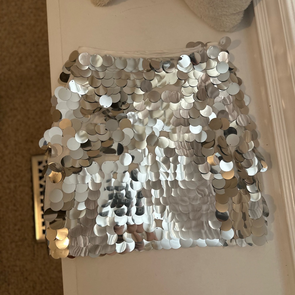 Silver sequin skirt from H&M, perfect for NYE! Size 0.